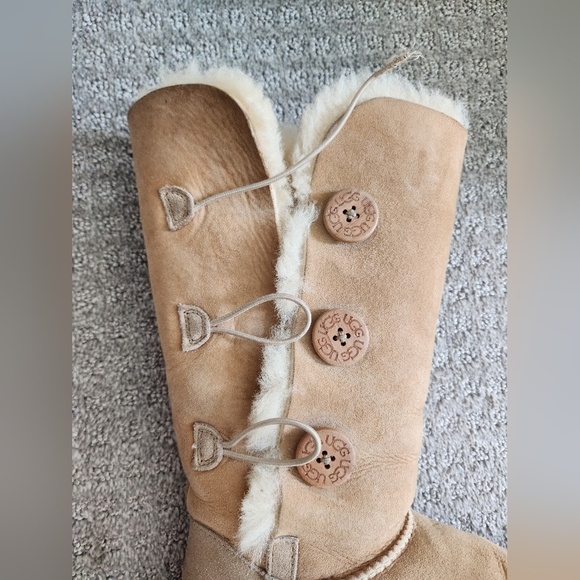SOLD UGG women's Bailey Button Triplet II Boot Sand SIZE 7 - Picture 9 of 14